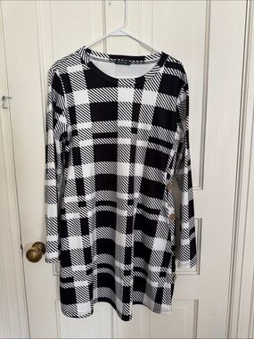 Black & White Buffalo Plaid Long Sleeve Tunic Dress